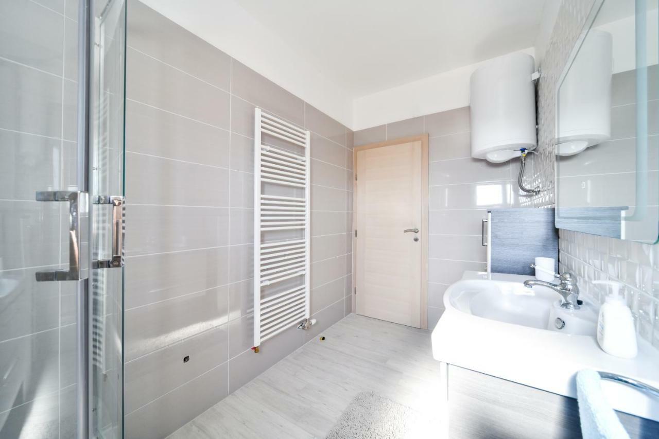Apartman Novokmet-crno *